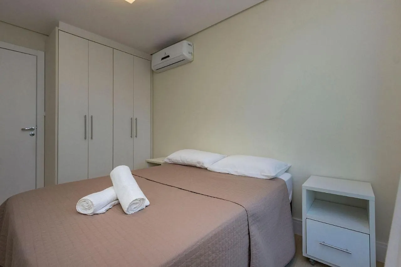 Apartment Porto Fino 106 - Lindo Apartamento No Centro De Bombinhas, A 260 Metros Da Praia, Com Otimo Custo-Beneficio. Brasilien