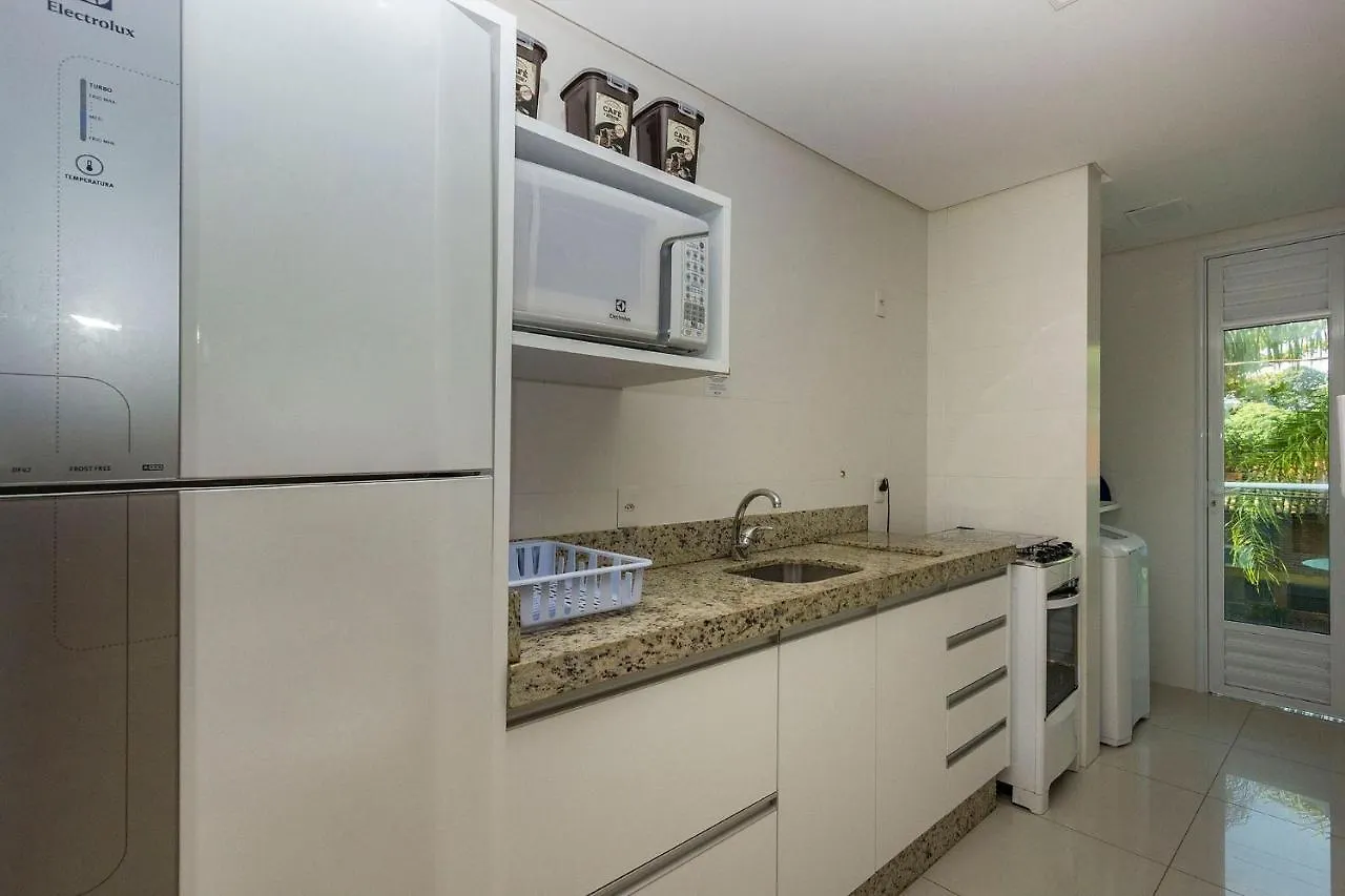 Apartment Porto Fino 106 - Lindo Apartamento No Centro De Bombinhas, A 260 Metros Da Praia, Com Otimo Custo-Beneficio.