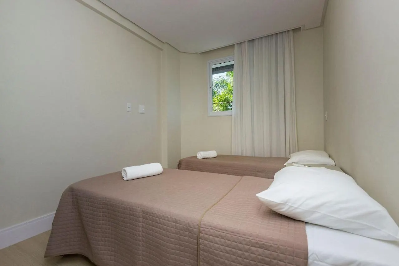 Porto Fino 106 - Lindo Apartamento No Centro De Bombinhas, A 260 Metros Da Praia, Com Otimo Custo-Beneficio. 0*, Bombinhas Brasilien